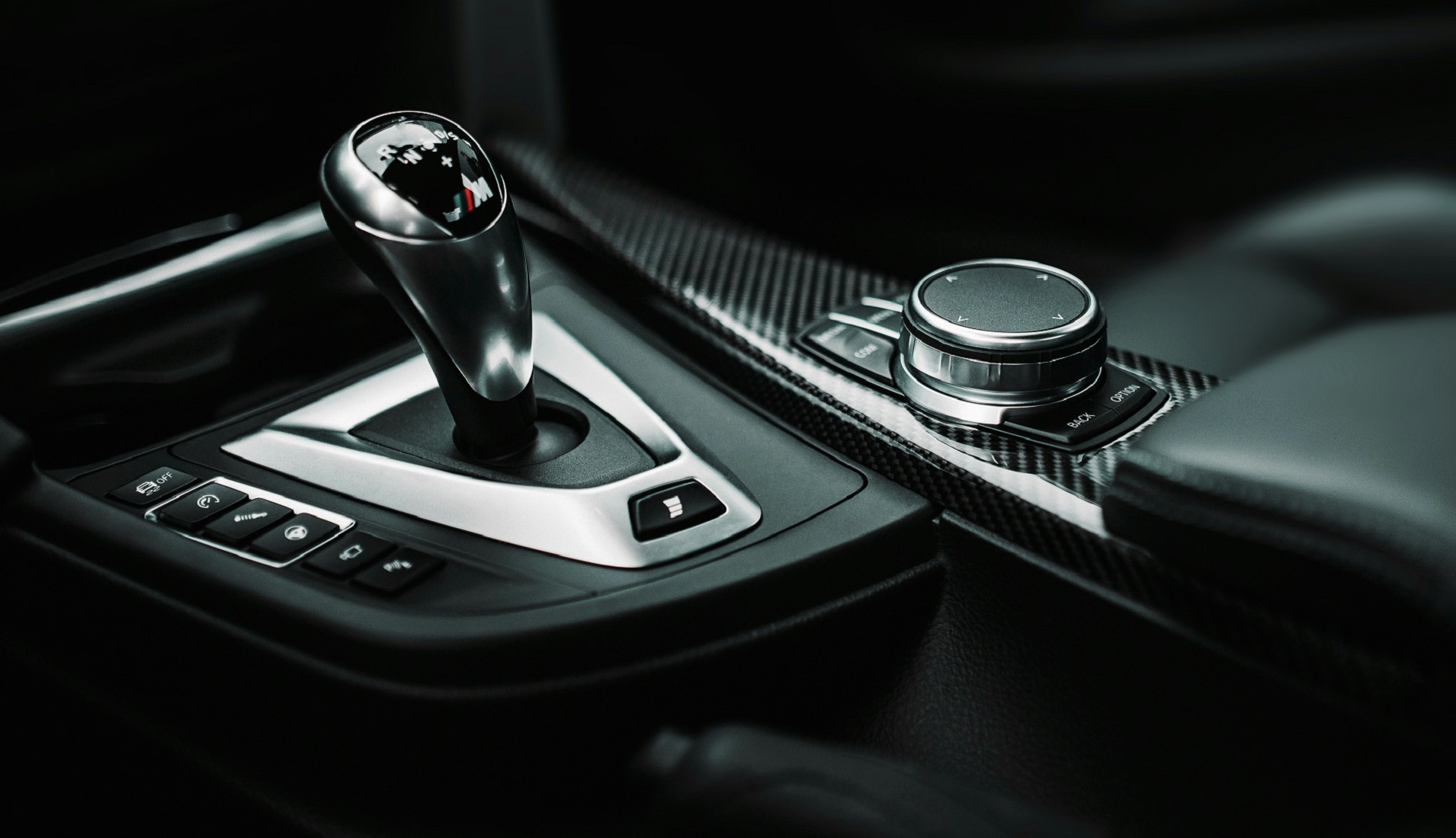 BMW váltógombok és javító készletek – gyári és sport kivitelű váltógombok, belső tér felújításához szükséges alkatrészek