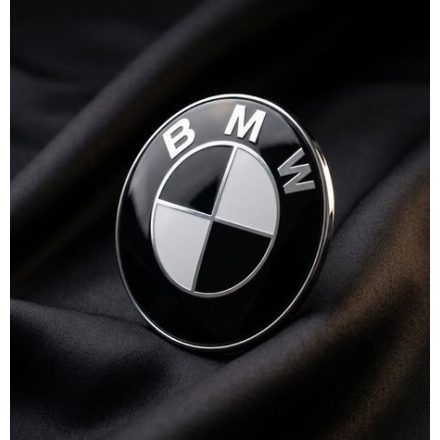 BMW sytle  82mm , 74mm ,  fekete  fehér embléma 