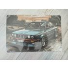 Retro „Klasszikus E30” Fém Dekor Tábla (20x30 cm) – A Legendás Kocka BMW Életérzés