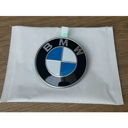  Gyári BMW i4 (G26) 74mm-es első lökhárító embléma – 51149498991
