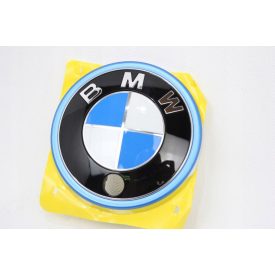   Gyári BMW Csomagtér Embléma Kamera Nyílással (G26 / i4) – Cikkszám: 51149465158