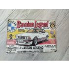 Retro „Bavarian Legend” Fém Dekor Tábla (20x30 cm) – A Klasszikus Autók Szerelmeseinek