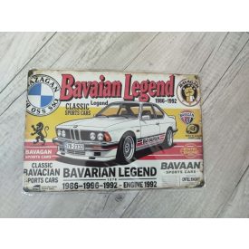   Retro „Bavarian Legend” Fém Dekor Tábla (20x30 cm) – A Klasszikus Autók Szerelmeseinek